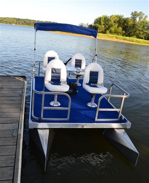 Excellent stability in mini pontoon fishing boats